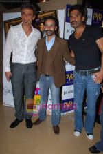 Rahul Dev, Rahul Aggarwal, Sunil Shetty at Na Ghar Ke Na Ghaat Ke premiere in PVR on 11th March 2010 (2).JPG
