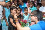 Vivek Oberoi meets Sneha Sadhan children in Andheri on 13th March 2010 (4).JPG