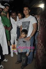 Aamir Khan celebrates Birthday with Family watching movie Percy Jackson and the Olympians in Ketnav, Bandra, Mumbai on 14th March 2010 (7).JPG