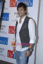 Vivek Oberoi at Dr Batra art exhibition in NCPA on 17th March 2010 (22).JPG