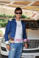 Vivek Oberoi at Prince film photo shoot in Sun N Sand on 17th March 2010 (7).JPG