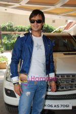 Vivek Oberoi at Prince film photo shoot in Sun N Sand on 17th March 2010 (8).JPG