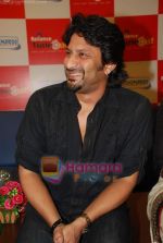 Arshad Warsi launch DVD of Ishqiya in Reliance Timeout, Bandra on 18th March 2010 (23).JPG