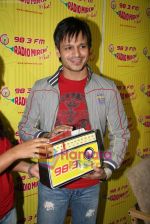 Vivek Oberoi at Radio Mirchi in Parel, Mumbai on 19th March 2010 (11).JPG