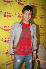 Vivek Oberoi at Radio Mirchi in Parel, Mumbai on 19th March 2010 (14).JPG