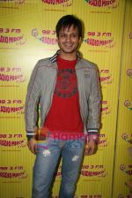 Vivek Oberoi at Radio Mirchi in Parel, Mumbai on 19th March 2010 (8).JPG