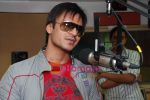 Vivek Oberoi promotes Price at Radiocity with RJ Archana in Bandra, Mumbai on 19th March 2010 (11).JPG