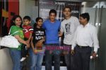 Shahrukh Khan at Reebok and bollywoodhungama.com meets the My Name Is Khan online contest winners in Mannat on 23rd March 2010.JPG