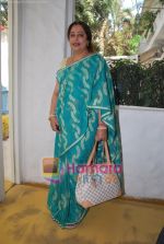 Kiron Kher at Neha Agarwal_s Luxe Lover collection preview in Olive, Bandra, Mumbai on 25th March 2010 (2).JPG