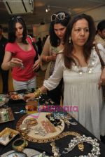 Zarine Khan at Neha Agarwal_s Luxe Lover collection preview in Olive, Bandra, Mumbai on 25th March 2010 (2).JPG