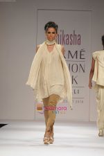 at Designer Nikasha Summer resort collection Siuili at WIFW in New Delhi on 26th March 2010 (6).jpg