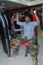 Kailash Kher at the launch of  Snap 24-7 Gym in Malad, Near Croma on 29th March 2010 (16).JPG