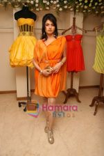 Bhagyashree at the Launch of Nisha Sagar_s Summer wear collection in Juhu on 30th March 2010 (10).JPG