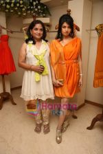 Bhagyashree at the Launch of Nisha Sagar_s Summer wear collection in Juhu on 30th March 2010 (15).JPG