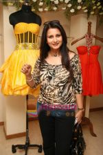 Poonam Dhillon at the Launch of Nisha Sagar_s Summer wear collection in Juhu on 30th March 2010 (4).JPG