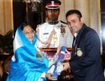 Virendra Sehwag receive Padma Bhushan on 31st March 2010.jpg