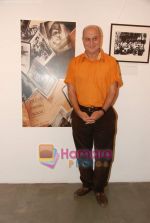 Anupam Kher at the launch of book HISTORY IN THE MAKING by photogrpaher Aditya Arya in NCPA on 2nd April 2010 (8).JPG
