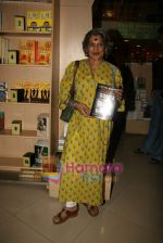 Dolly Thakore at Fatima Bhutto_s book launch in Crossword on 6th April 2010 (5).JPG