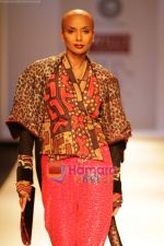 Model walk the ramp for Sanskar By Sonam Dubal Show at Wills India Fashion Week 2010 Day 3 on 27th March 2010 (14).JPG