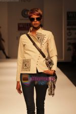 Model walk the ramp for Sanskar By Sonam Dubal Show at Wills India Fashion Week 2010 Day 3 on 27th March 2010 (4).JPG