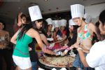 Femina Miss India finalists make giant pizza in Novotel Hotel, Juhu on 7th April 2010 (13).JPG