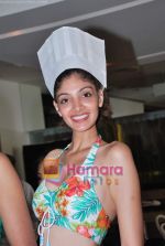 Femina Miss India finalists make giant pizza in Novotel Hotel, Juhu on 7th April 2010 (4).JPG