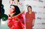 Vidya Balan unveils the April 2010 issue of Hi! LIVING on 10th April 2010 (3).jpg