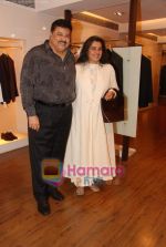 Satish Shah at the showcase of Karan Johar_s new men_s wear collection in Aza on 18th April 2010 (3).JPG