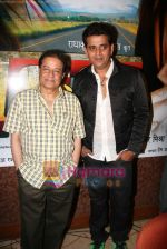 Ravi Kishan, Anup Jalota at Anup Jalota_s Bhojpuri film Sadak launch in Raheja Classic on 19th April 2010 (27).JPG