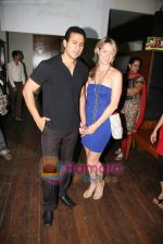 Aryan Vaid at Globus Spring Summer 2010 collection launch in Escobar on 20th April 2010 (2).JPG