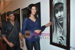 Sushmita Sen at the launch of charcoal exhibition by Gautam Patole in Nehru Centre on 20th April 2010 (7).JPG