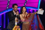 Jay Bhanushali, Saumya Tandon at the grand finale of Dance India Dance in Andheri Sports Complex on 23rd April 2010 (3).JPG