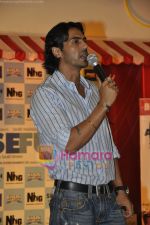 Arjun Rampal at Infiniti Mall in Andheri on 24th April 2010 (2).JPG