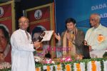 Dev Anand at Dadasaheb Phalke Awards in Bhaidas Hall on 30th April 2010 (14).JPG
