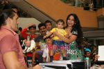 Khali meets fans in Inorbit Mall on 1st May 2010 (17).JPG