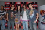 Meiyang Chang, Anushka Sharma, Shahid Kapoor, Vir Das at R City Mall in Ghatkopar on 6th May 2010 (3).JPG