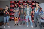 Meiyang Chang, Anushka Sharma, Shahid Kapoor, Vir Das at R City Mall in Ghatkopar on 6th May 2010 (9).JPG