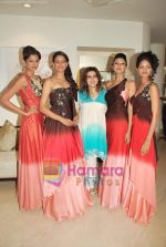 at the Showcase of Archana Kocchar_s collection at Zoya in Warden Road on 7th May 2010 (8).JPG