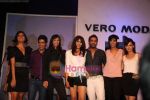 Lara Dutta, Manish Malhotra, genelia D Souza, Dia Mirza at Vero Moda fashion show in Palladium on 8th May 2010 (2).JPG
