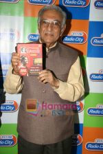 Ameen Sayani launches Geetmala Ki Chhaon Mein - Vol. 11-15 on Radio City 91.1FM in Bandra on 10th May 2010 (4).JPG