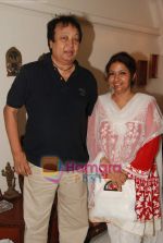 Bhupinder Singh at Saurabh Daftary and Smita Parekh_s mehfil in Marine Drive on 13th May 2010 (4).JPG