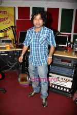 Kailash Kher at Radio Mirchi to launch new track Tere Liye in Lower Parel on 13th May 2010 (15).JPG