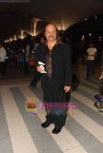 arrives in Mumbai Airport on 19th May 2010 (92).JPG