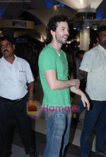 arrives in Mumbai Airport on 19th May 2010 (97).JPG