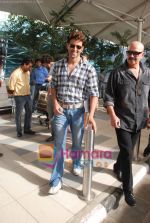 Hrithik Roshan arrive after Kites promotion in Kolkata in Domestic Airport, Mumbai on 24th May 2010 (4).JPG