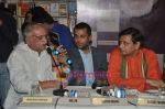 Gulzar, Chetan Bhagat at the Launch of Pritish Nandy_s book Again in Crossword, Mumbai on 27th May 2010 (3).JPG