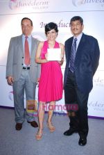 Mandira Bedi launches a beauty product Juvederm VOLUMA during a press conference in New Delhi on Thursday, 27 May 2010 (3).jpg