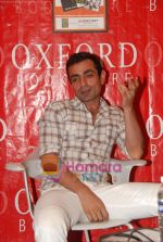 Mayank Anand at Mayank Anand_s book reading in Oxford, Churchgate, Mumbai on 29th May 2010 (6).JPG