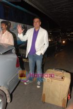 Boman Irani leave for IIFA Colombo in Mumbai Airport on 1st June 2010 (5).JPG