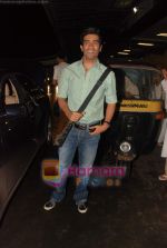 Manish Malhotra leave for IIFA Colombo in Mumbai Airport on 1st June 2010  (5).JPG